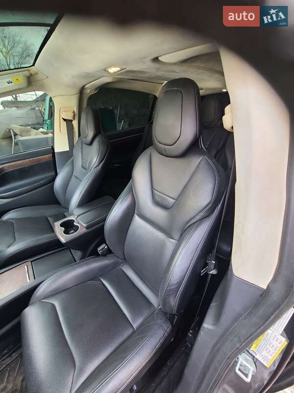 Позашляховик / Кросовер Tesla Model X 2016 в Черкасах фото 15 Позашляховик / Кросовер Tesla Model X 2016 в Черкасах