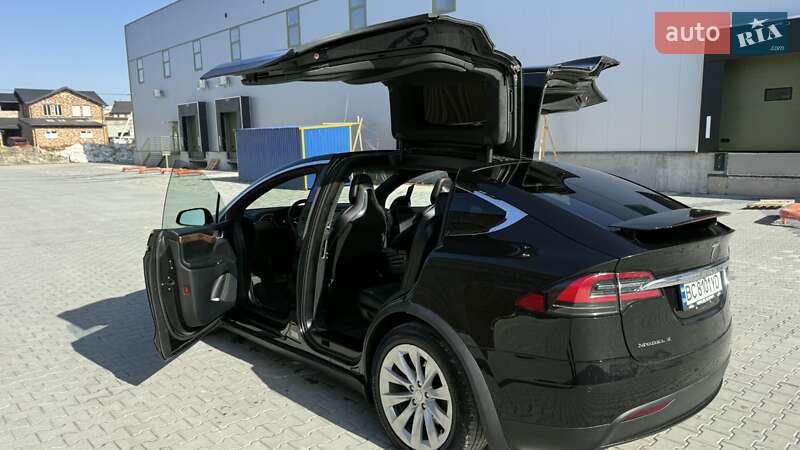 Позашляховик / Кросовер Tesla Model X 2017 в Львові