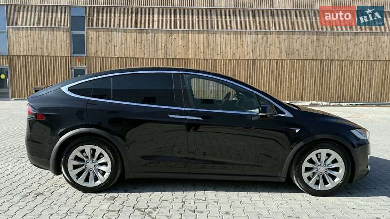 Позашляховик / Кросовер Tesla Model X 2017 в Львові