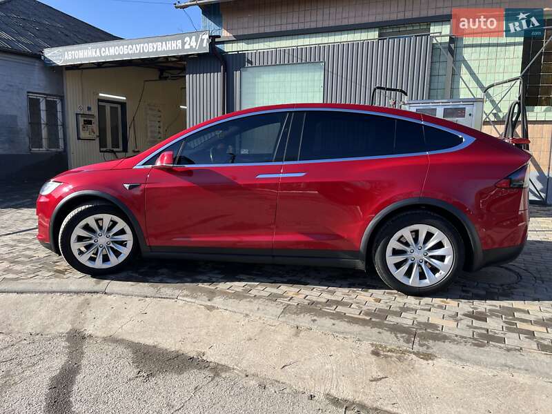 Позашляховик / Кросовер Tesla Model X 2019 в Саврані