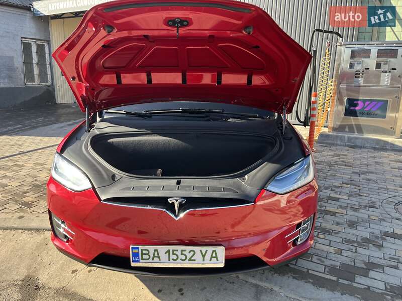 Позашляховик / Кросовер Tesla Model X 2019 в Саврані