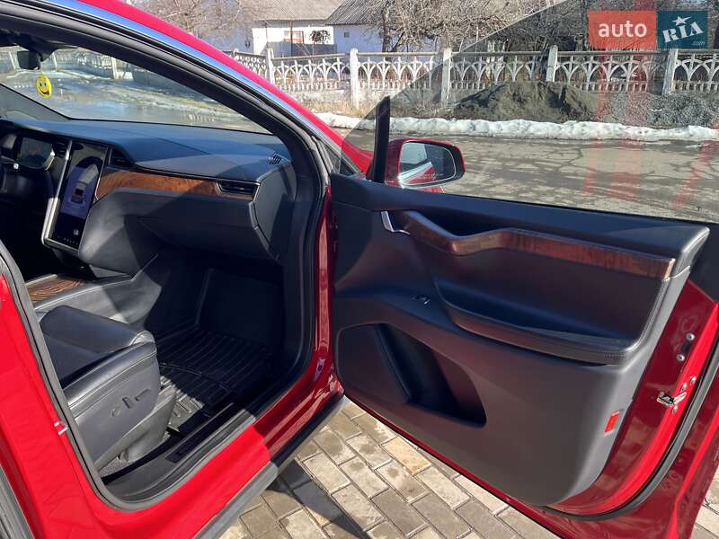 Позашляховик / Кросовер Tesla Model X 2019 в Саврані