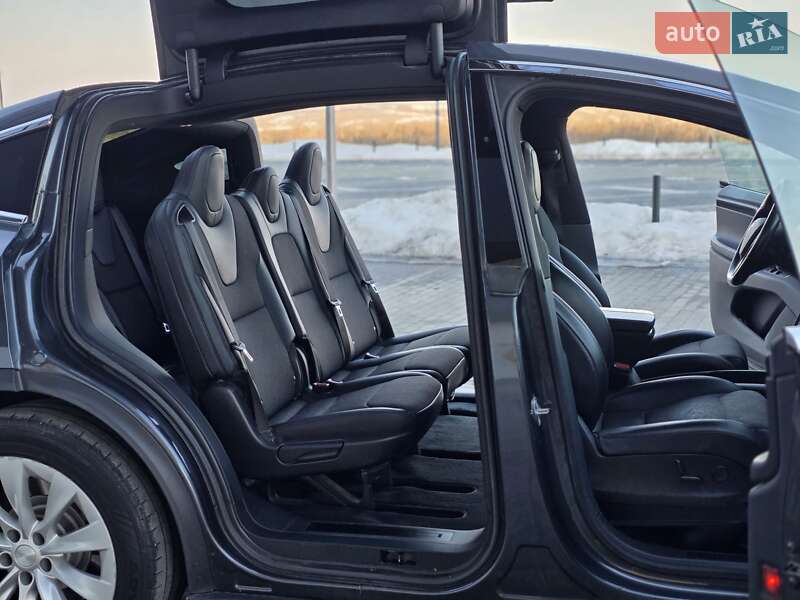 Внедорожник / Кроссовер Tesla Model X 2018 в Ровно