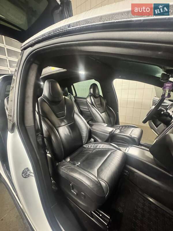 Внедорожник / Кроссовер Tesla Model X 2017 в Сарнах