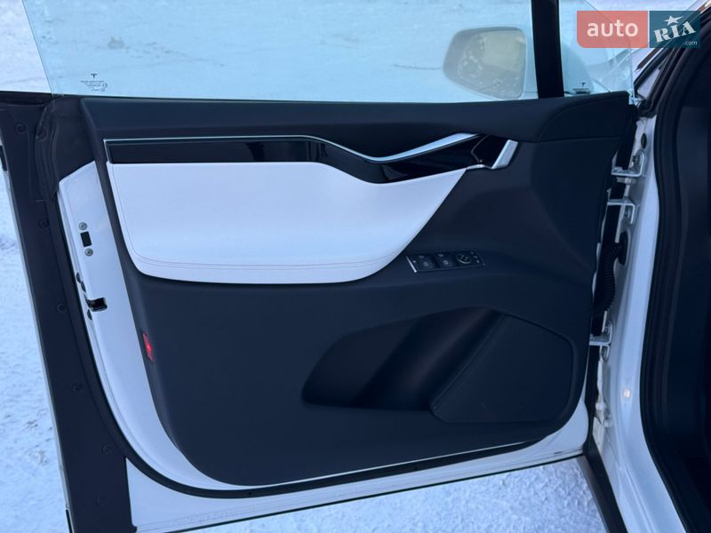 Внедорожник / Кроссовер Tesla Model X 2017 в Тернополе