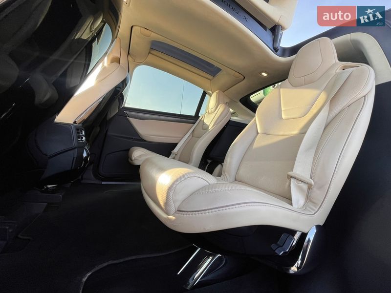 Позашляховик / Кросовер Tesla Model X 2016 в Бродах