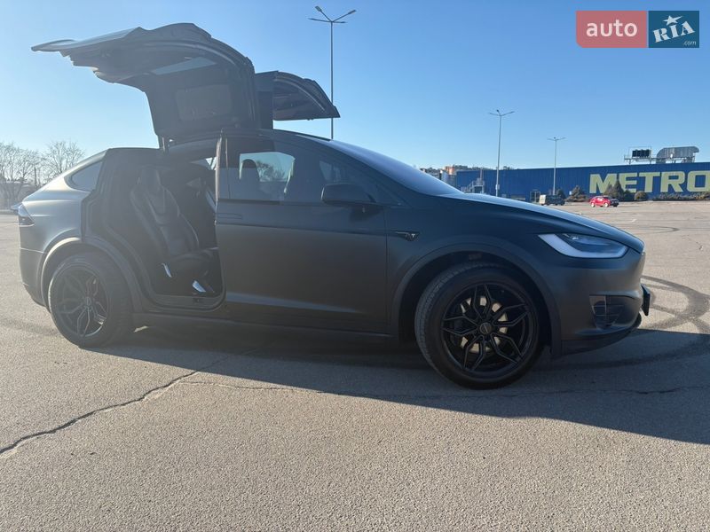Позашляховик / Кросовер Tesla Model X 2017 в Дніпрі