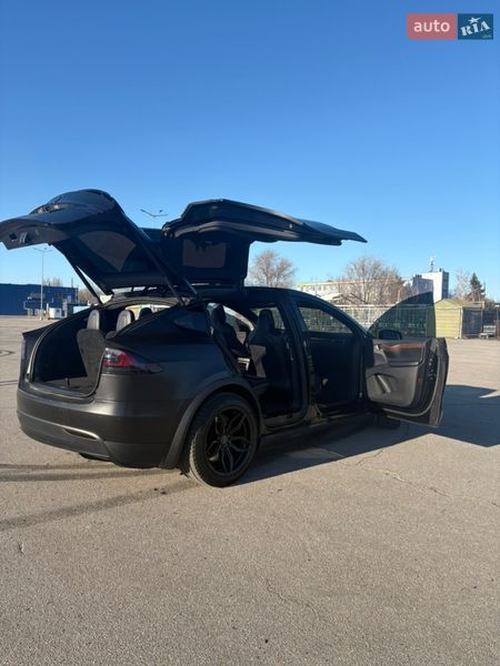 Позашляховик / Кросовер Tesla Model X 2017 в Дніпрі