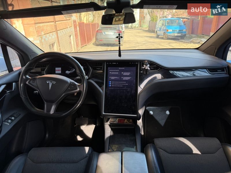 Позашляховик / Кросовер Tesla Model X 2018 в Чернівцях