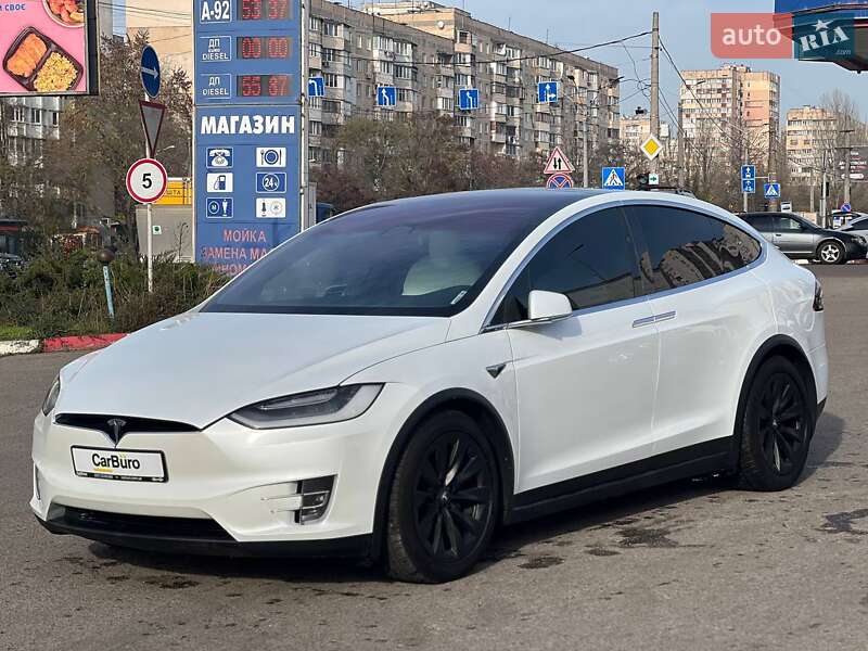 Tesla Model X 2020