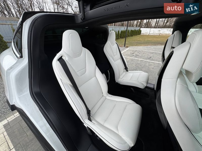 Позашляховик / Кросовер Tesla Model X 2016 в Луцьку