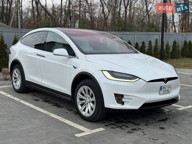 Позашляховик / Кросовер Tesla Model X 2016 в Луцьку