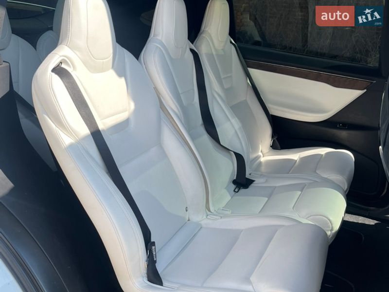 Позашляховик / Кросовер Tesla Model X 2016 в Львові фото 14 Позашляховик / Кросовер Tesla Model X 2016 в Львові