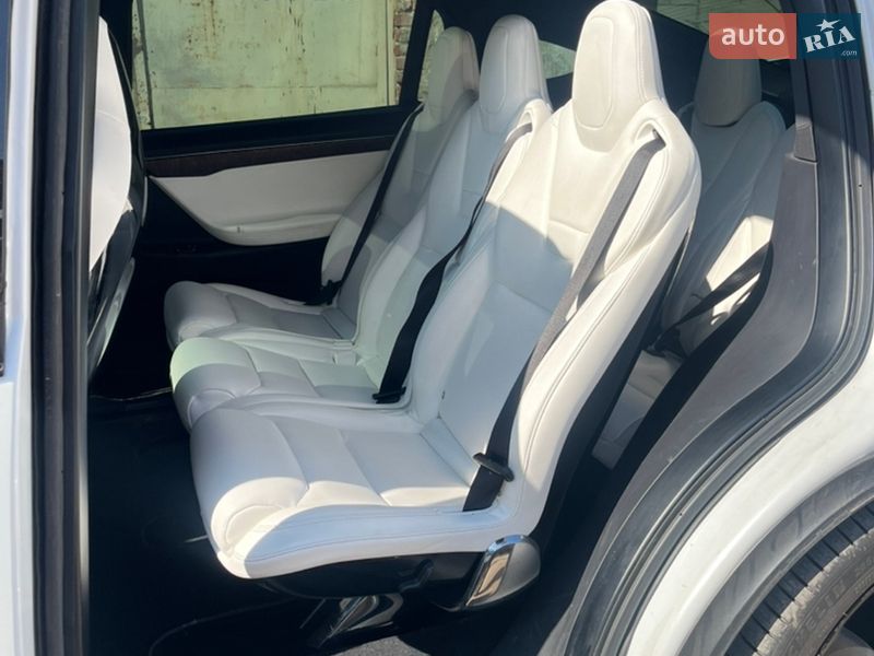 Позашляховик / Кросовер Tesla Model X 2016 в Львові фото 16 Позашляховик / Кросовер Tesla Model X 2016 в Львові