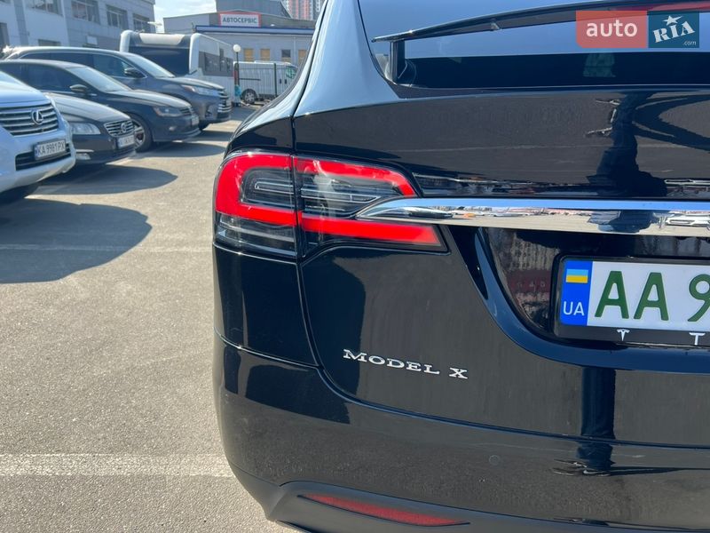Позашляховик / Кросовер Tesla Model X 2018 в Києві