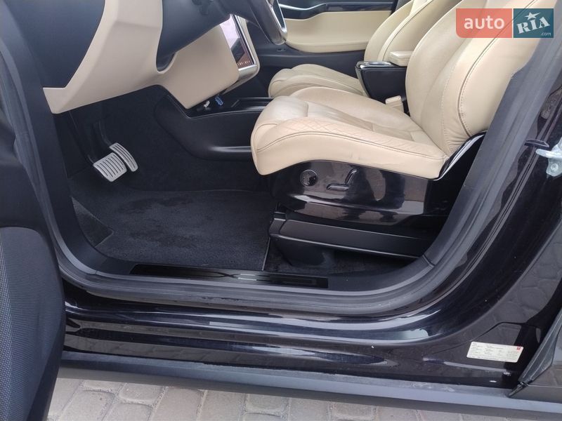 Позашляховик / Кросовер Tesla Model X 2016 в Львові фото 14 Позашляховик / Кросовер Tesla Model X 2016 в Львові