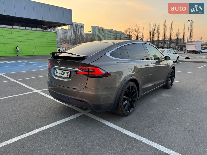 Позашляховик / Кросовер Tesla Model X 2016 в Києві