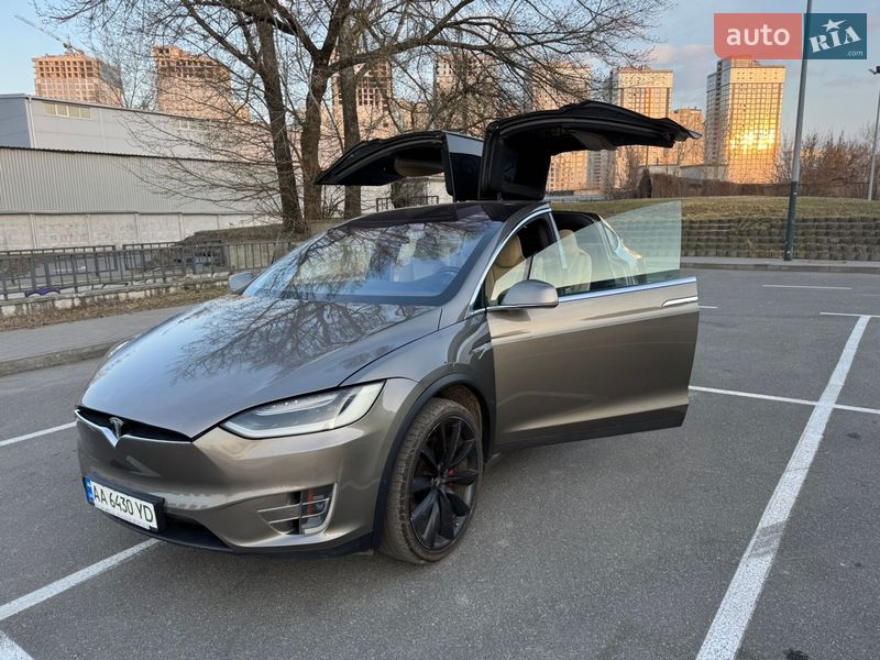 Позашляховик / Кросовер Tesla Model X 2016 в Києві