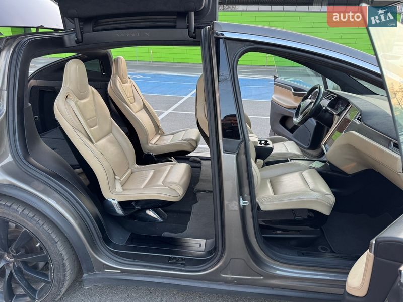 Позашляховик / Кросовер Tesla Model X 2016 в Києві
