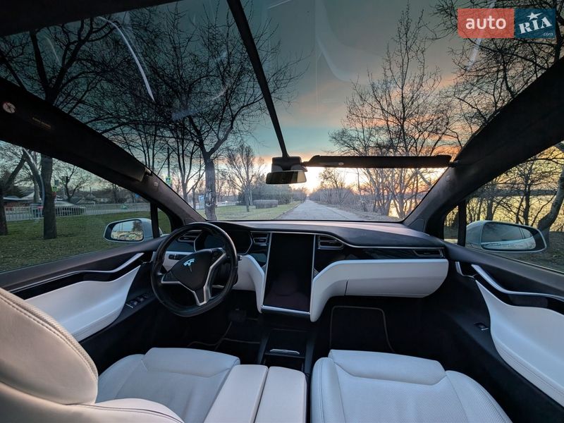 Внедорожник / Кроссовер Tesla Model X 2017 в Днепре фото 3 Внедорожник / Кроссовер Tesla Model X 2017 в Днепре