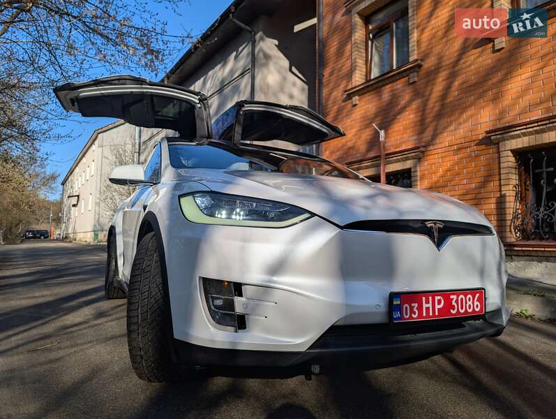 Позашляховик / Кросовер Tesla Model X 2017 в Києві