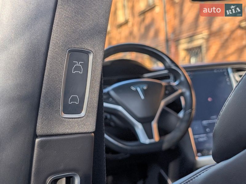 Позашляховик / Кросовер Tesla Model X 2017 в Києві