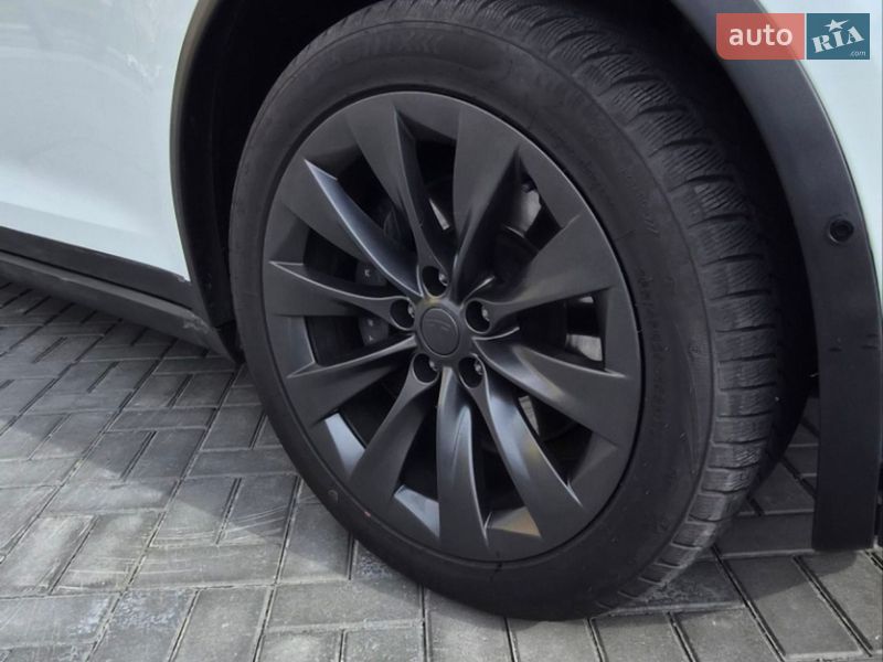 Позашляховик / Кросовер Tesla Model X 2017 в Дніпрі