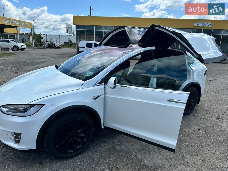 Позашляховик / Кросовер Tesla Model X 2019 в Києві