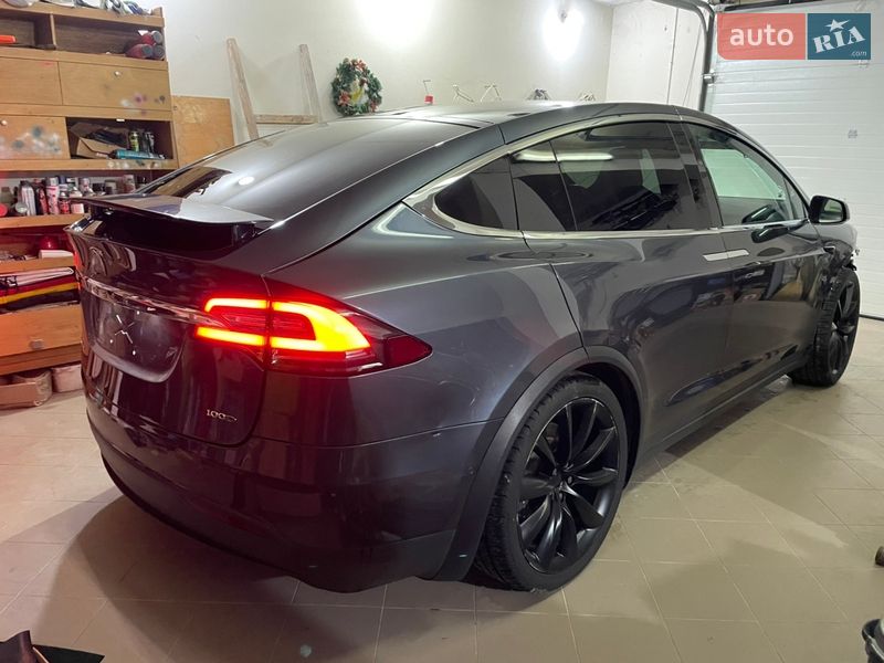 Позашляховик / Кросовер Tesla Model X 2018 в Бродах