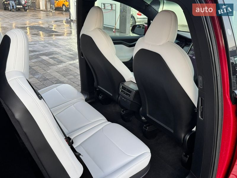 Позашляховик / Кросовер Tesla Model X 2020 в Ужгороді