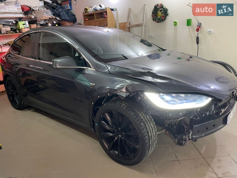Позашляховик / Кросовер Tesla Model X 2018 в Бродах