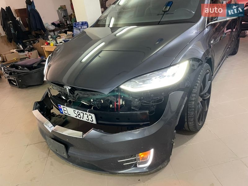 Позашляховик / Кросовер Tesla Model X 2018 в Бродах