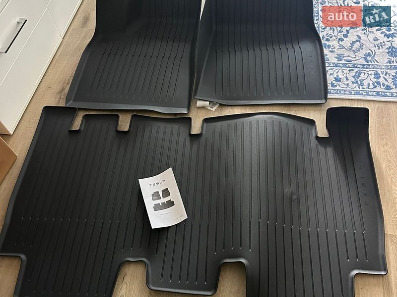 Внедорожник / Кроссовер Tesla Model X 2024 в Киеве
