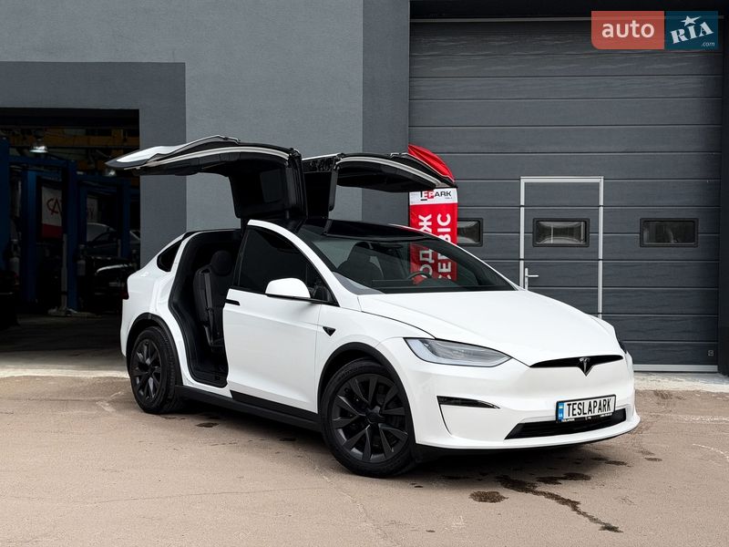 Tesla Model X 2024