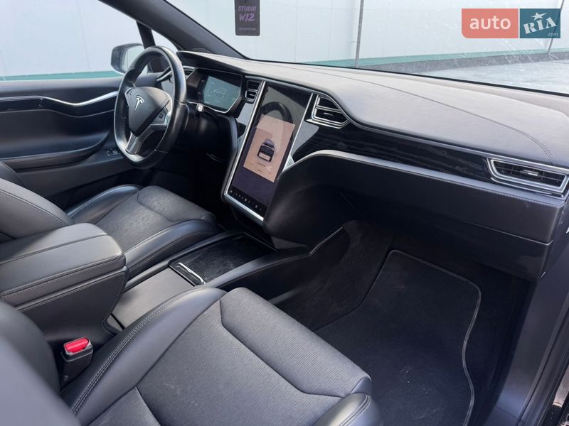 Внедорожник / Кроссовер Tesla Model X 2017 в Киеве