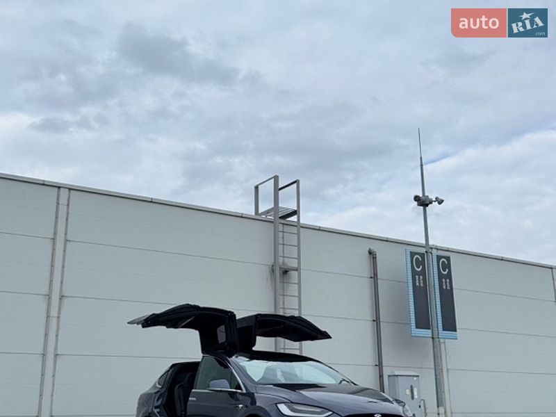 Внедорожник / Кроссовер Tesla Model X 2017 в Киеве