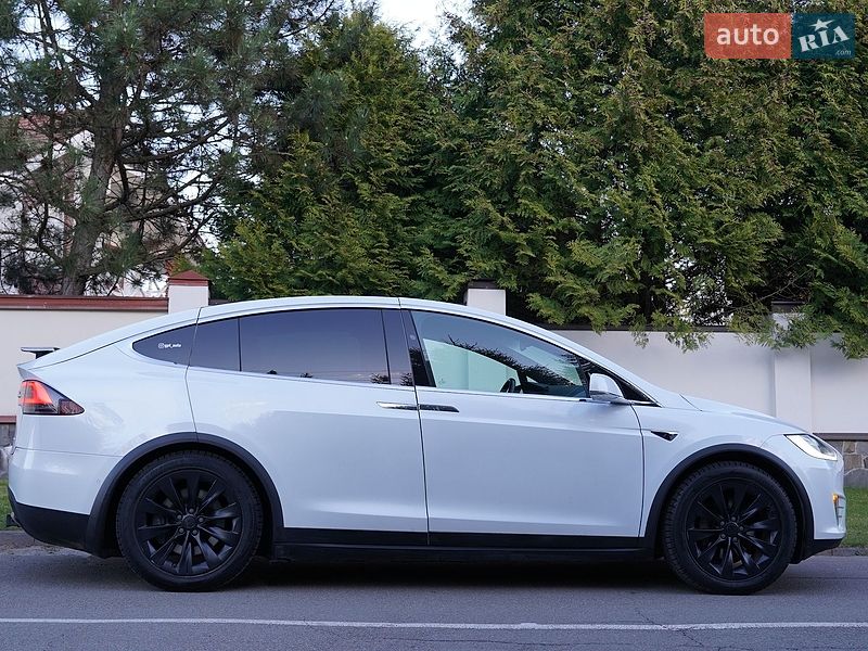Внедорожник / Кроссовер Tesla Model X 2019 в Киеве