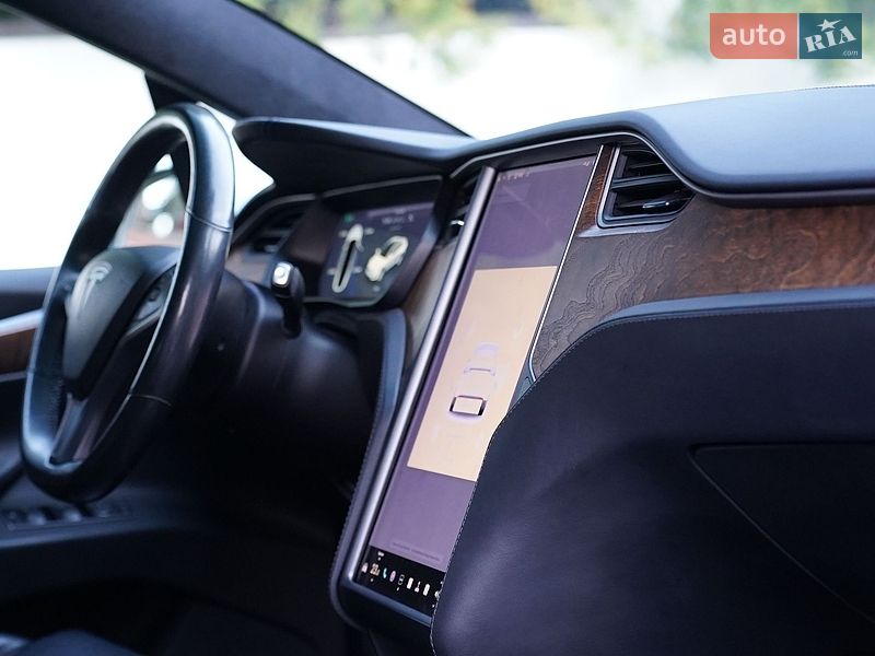Внедорожник / Кроссовер Tesla Model X 2019 в Киеве