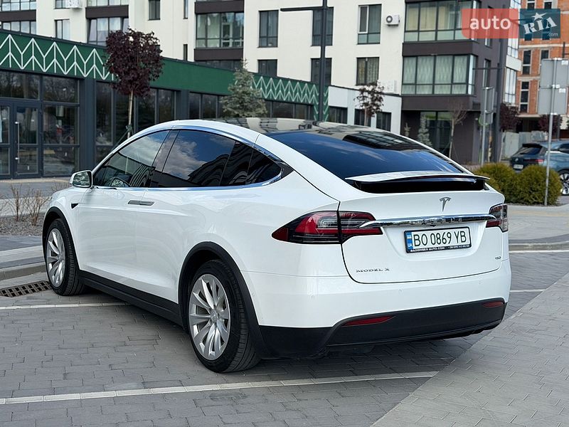 Внедорожник / Кроссовер Tesla Model X 2018 в Городке