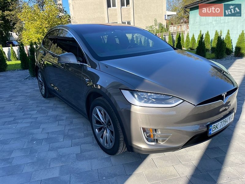 Внедорожник / Кроссовер Tesla Model X 2016 в Киеве