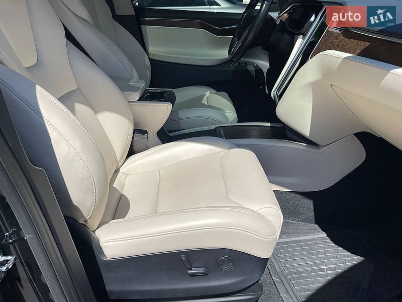 Внедорожник / Кроссовер Tesla Model X 2018 в Киеве