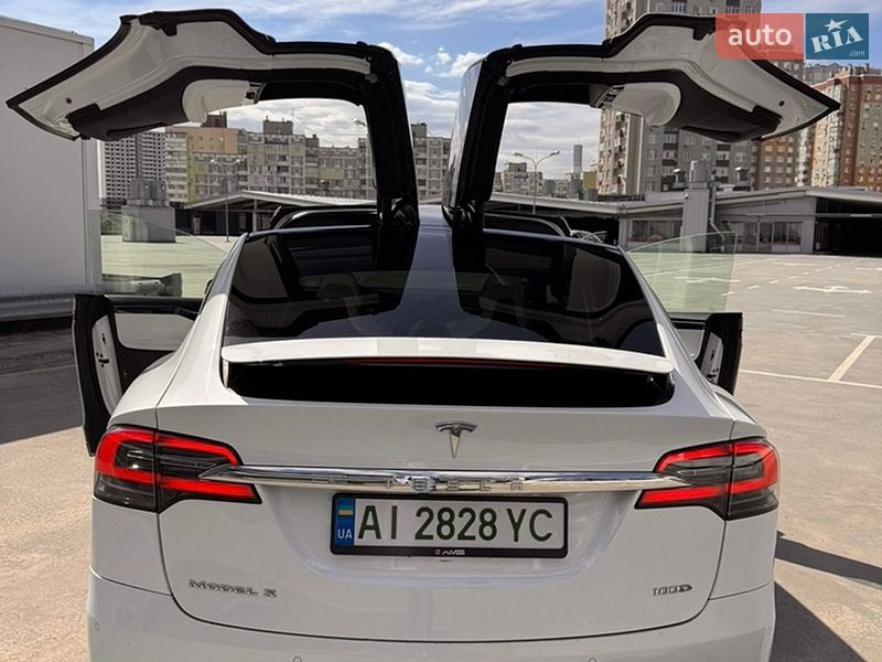 Внедорожник / Кроссовер Tesla Model X 2017 в Киеве