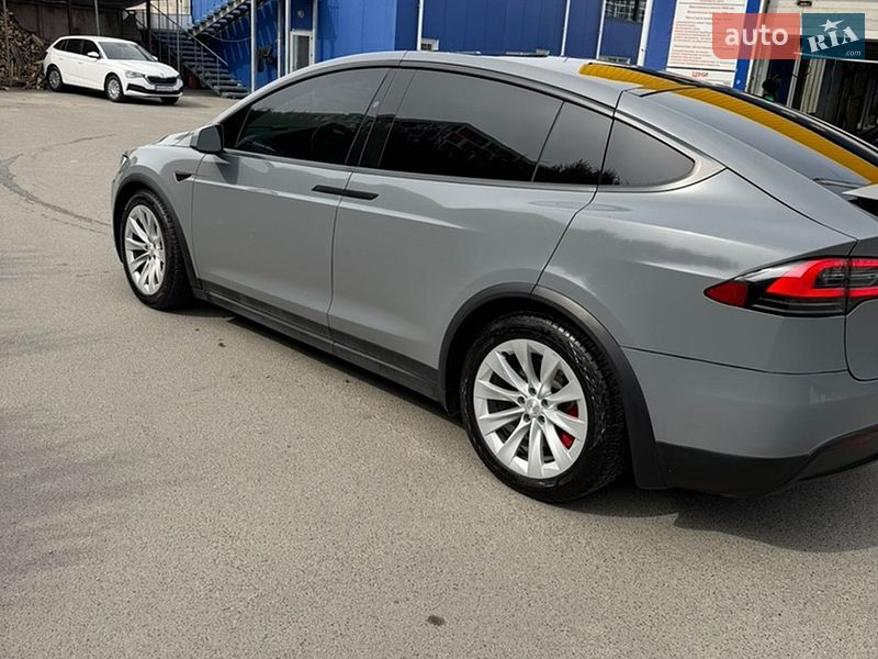 Внедорожник / Кроссовер Tesla Model X 2019 в Киеве