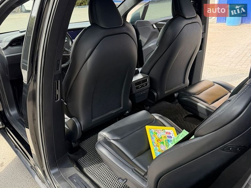 Внедорожник / Кроссовер Tesla Model X 2019 в Киеве