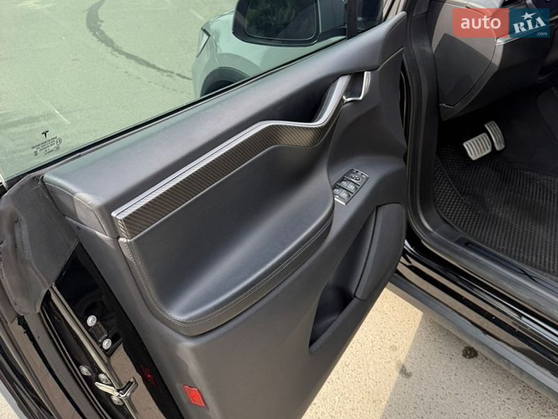 Внедорожник / Кроссовер Tesla Model X 2019 в Киеве