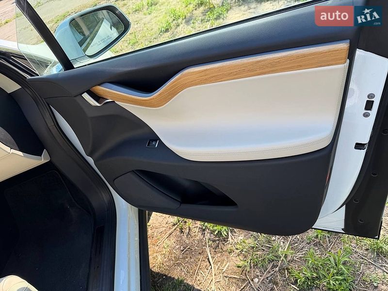 Внедорожник / Кроссовер Tesla Model X 2018 в Киеве
