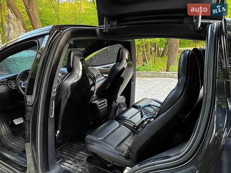 Позашляховик / Кросовер Tesla Model X 2016 в Києві