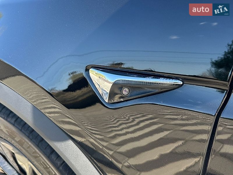 Внедорожник / Кроссовер Tesla Model X 2019 в Киеве