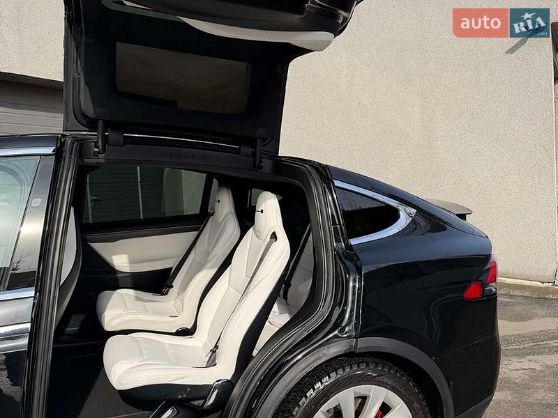 Внедорожник / Кроссовер Tesla Model X 2018 в Киеве