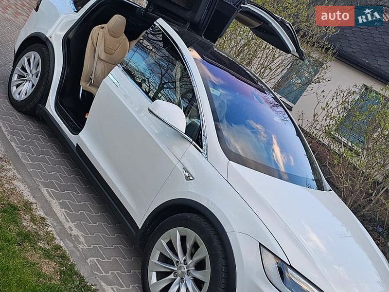 Внедорожник / Кроссовер Tesla Model X 2016 в Киеве